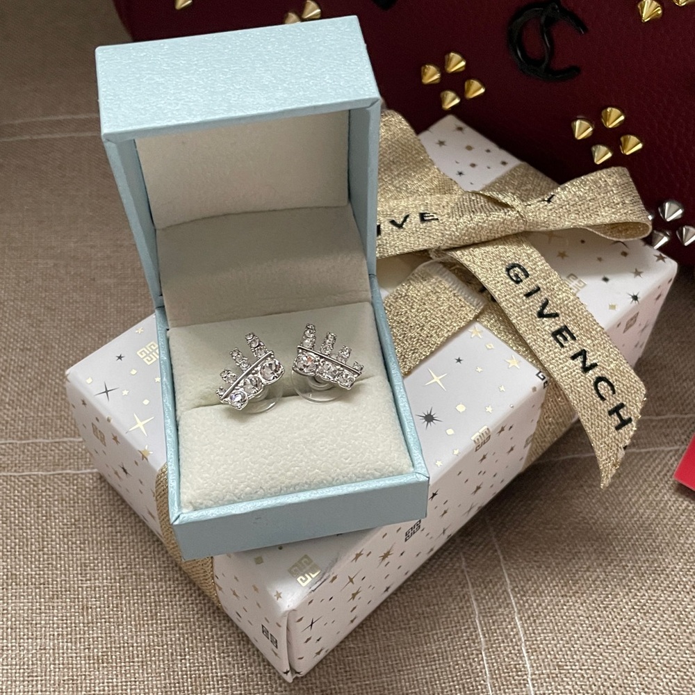 ✨Givenchy Elegant Silver Crystal Bling Eye Lash Post Earrings✨LIKE BRAND NEW - Picture 6 of 8